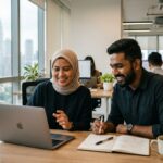 Pemilik bisnes Malaysia menggunakan alat AI praktikal untuk strategi pemasaran di pejabat